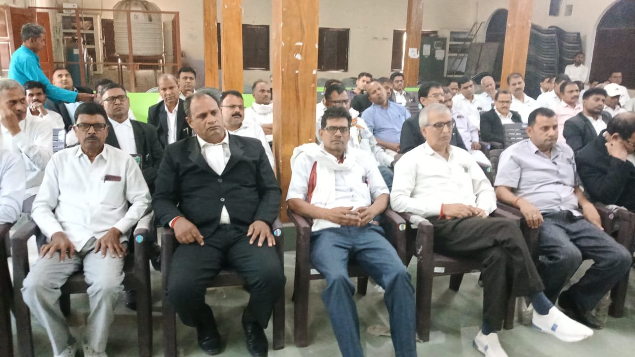 हिंदी समाचार | अधिवक्ता समरेंद्र कुमार के...