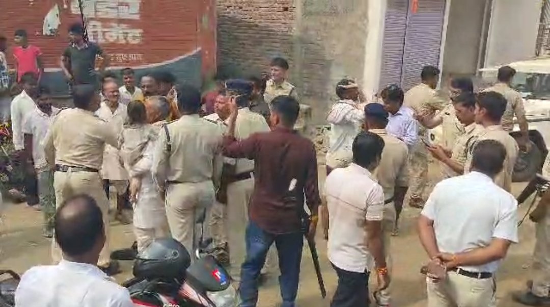 हिंदी समाचार | राजगढ़ के गागोरनी में रास्ते...