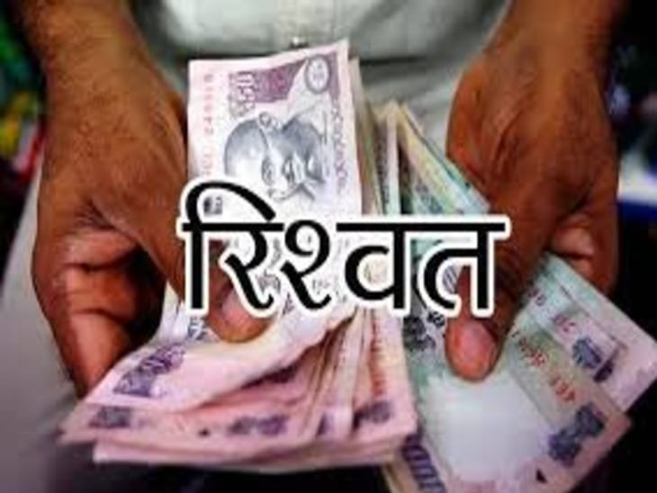 हिंदी समाचार |आंगनवाड़ी सेविका से मांगी 1...