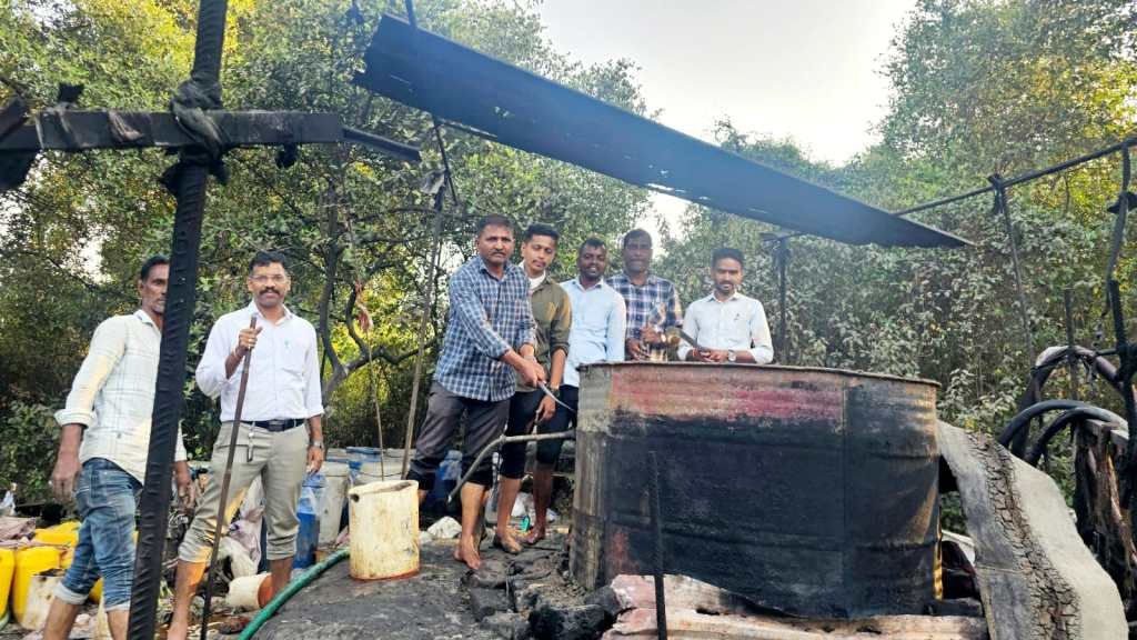 हिंदी समाचार |अवैध शराब की भट्टी ध्वस्त, 5...
