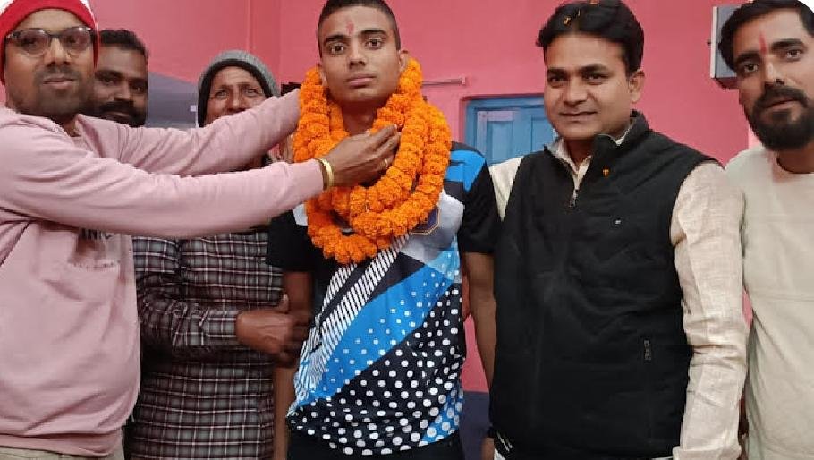 हिंदी समाचार |आमस के नारायणपुर गांव के युवक...