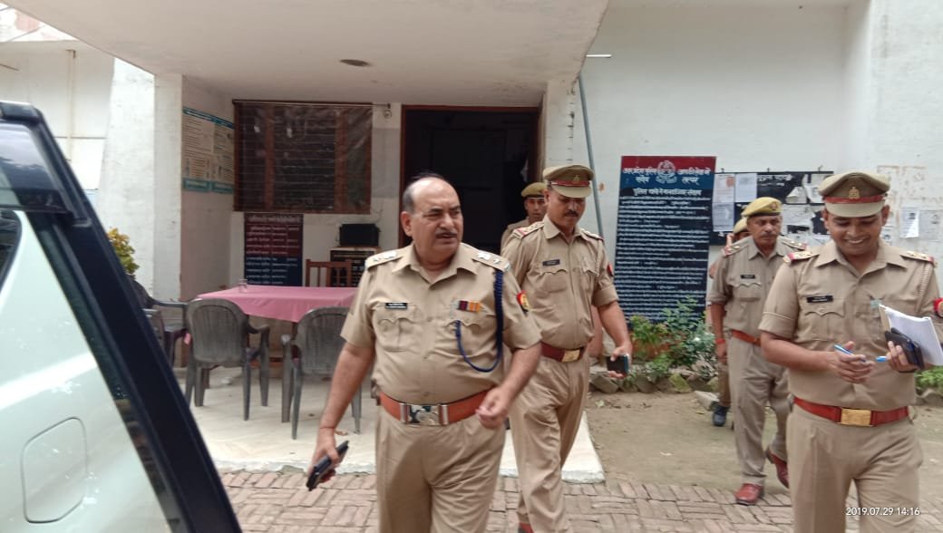 हिंदी समाचार |पुलिस अधीक्षक ने किया मइल...