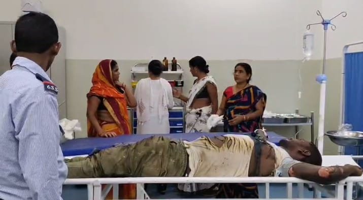 हिंदी समाचार |ट्रक से निकले टायर की टक्कर से...