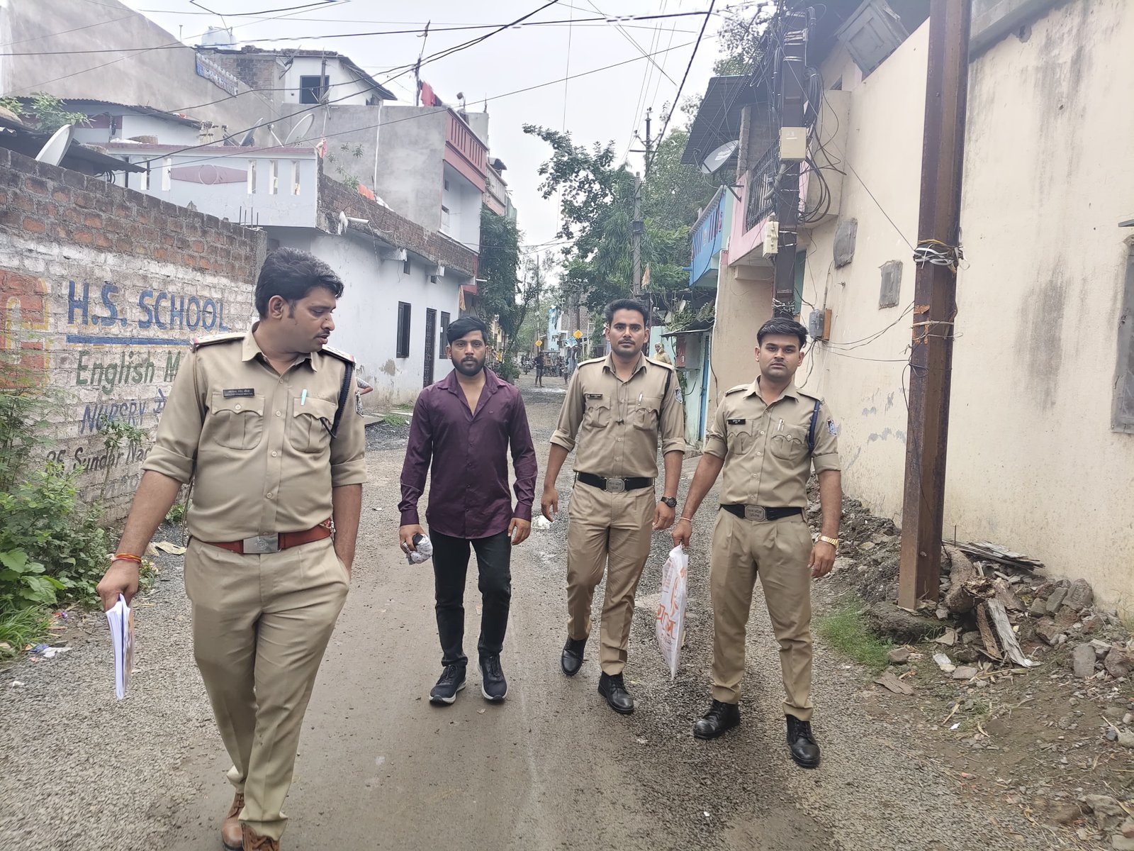 हिंदी समाचार |नौकरी दिलाने के नाम पर लाखों...