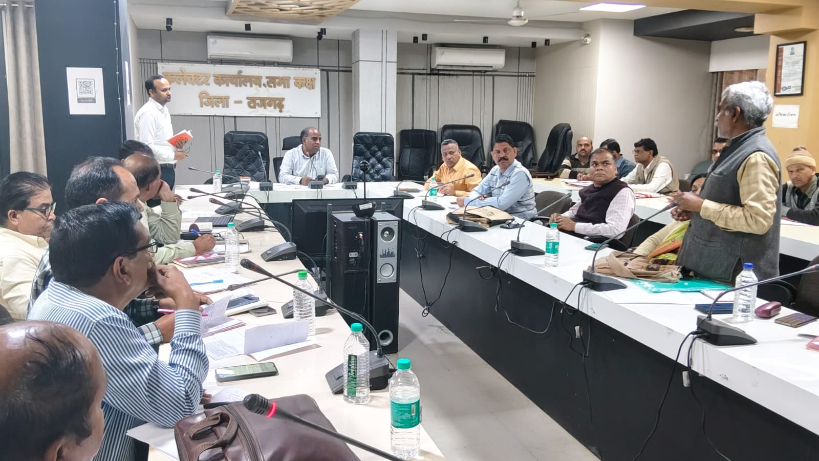 हिंदी समाचार | लापरवाही पर कारण बताओ नोटिस,...