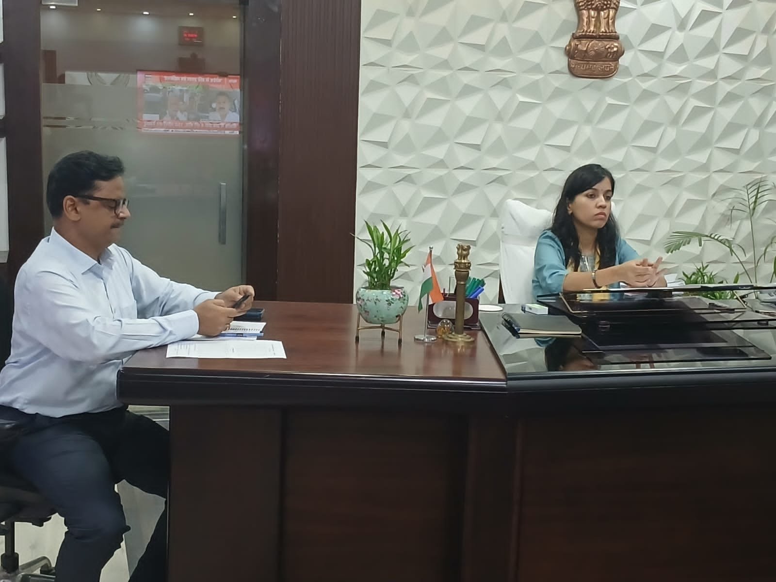 हिंदी समाचार |डीएम की अध्यक्षता में डीएमसीई...