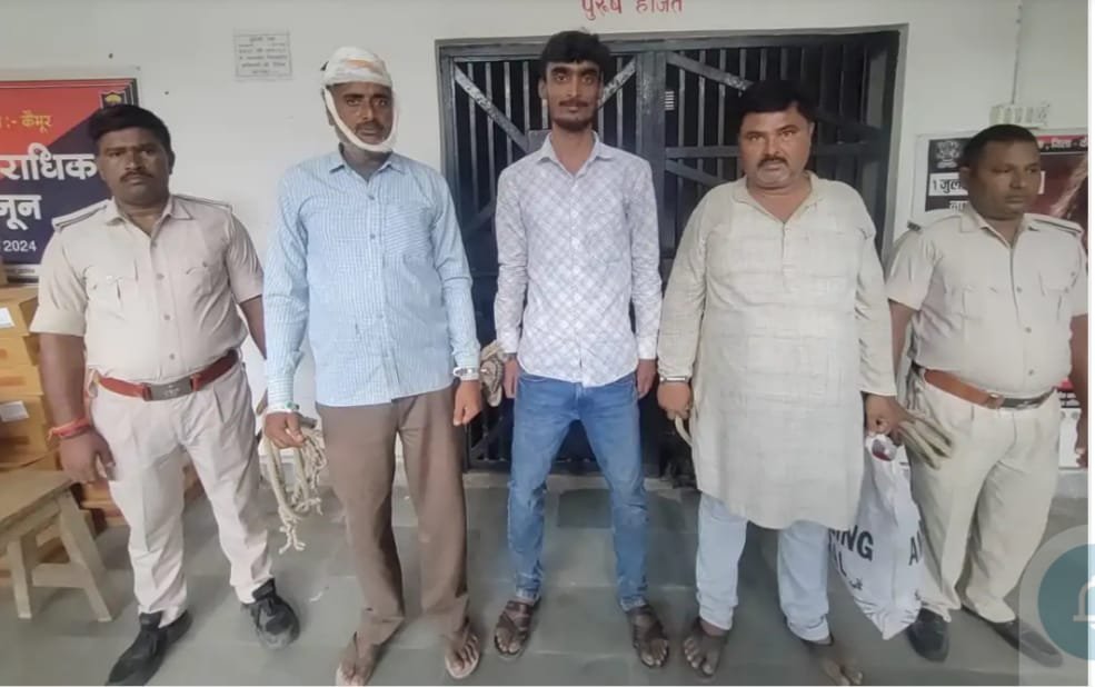हिंदी समाचार | प्रसाद वितरण के दौरान हुई...