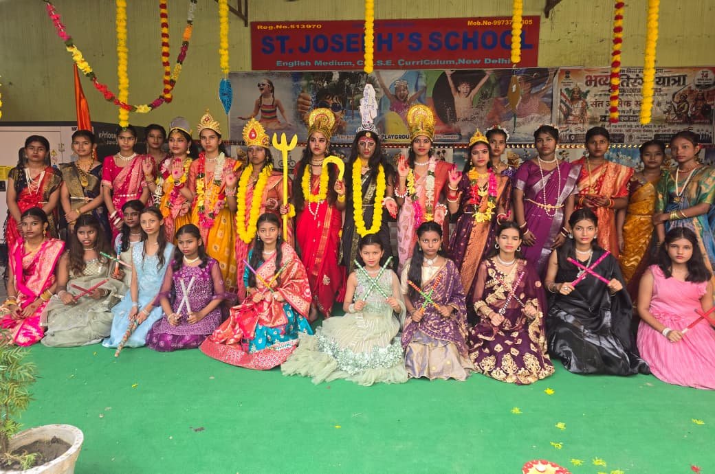 हिंदी समाचार | नौ देवियों के स्वरूप में...
