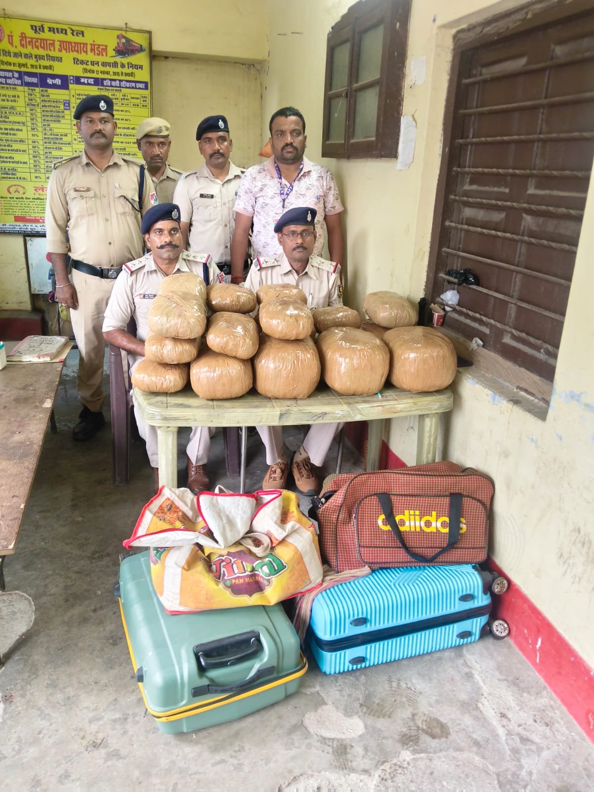 हिंदी समाचार | RPF की संयुक्त कार्रवाई में 32...