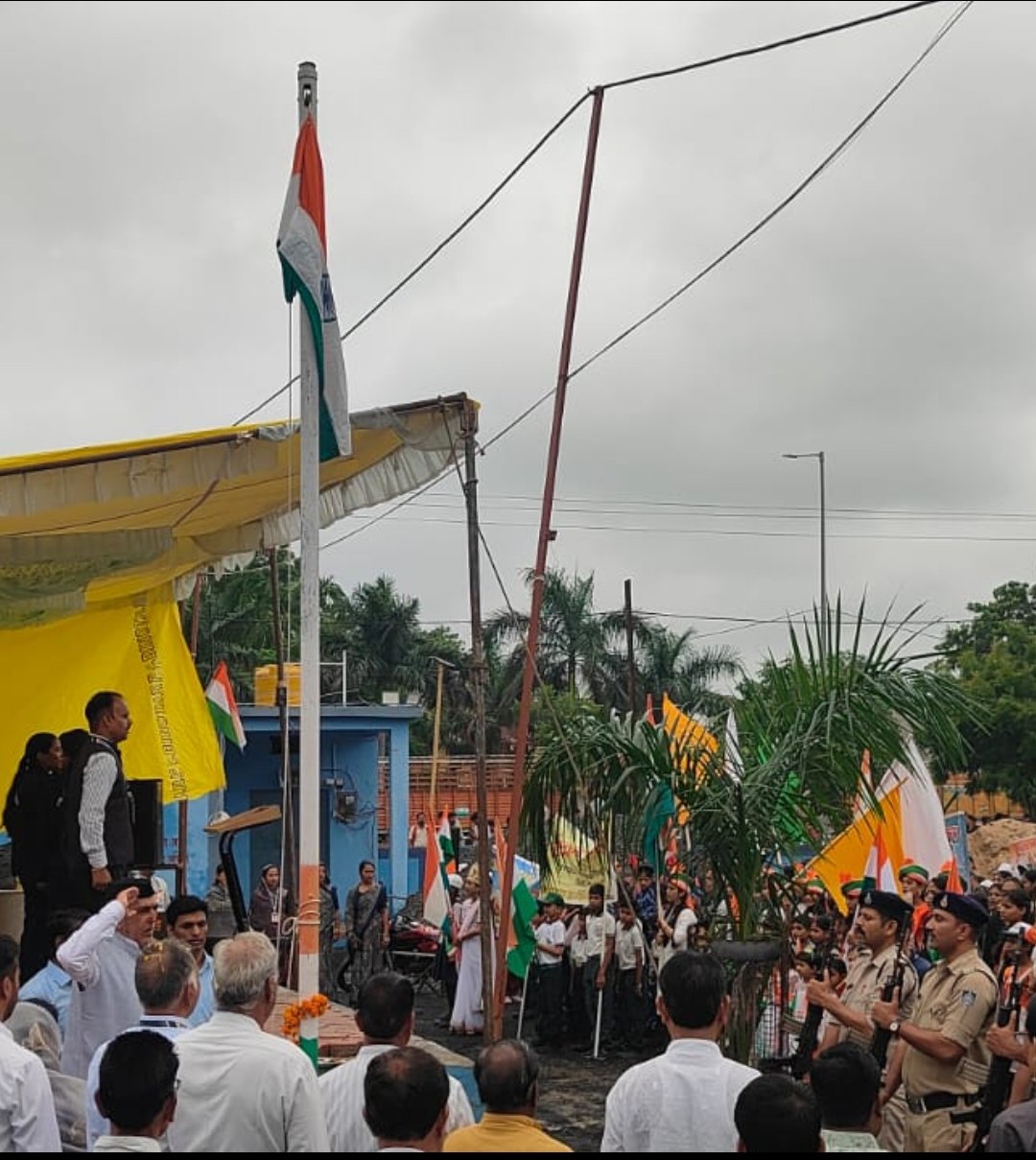 हिंदी समाचार | तलेन में आन बान शान से फहराया...