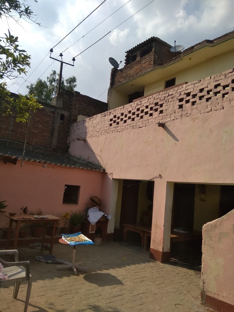 हिंदी समाचार |परशुरामपुर में घरों के ऊपर से...