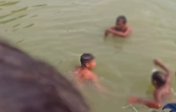 हिंदी समाचार |तालाब में कूदकर युवती ने की...