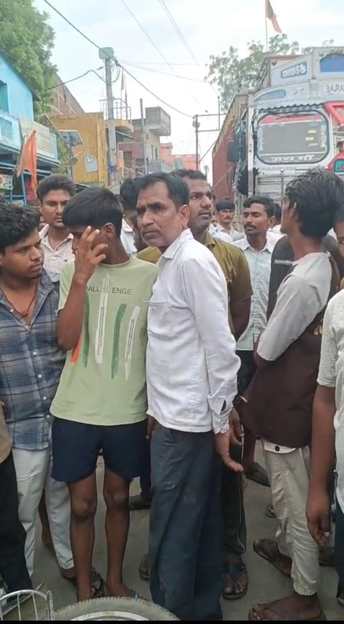 हिंदी समाचार | जांच से नाराज मुखिया के पिता...