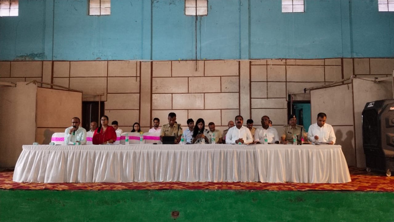 हिंदी समाचार |डीएम की अध्यक्षता में...