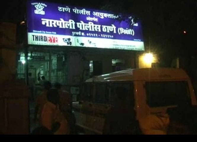 हिंदी समाचार |ऑटो-रिक्शा में यात्रा कर रही...