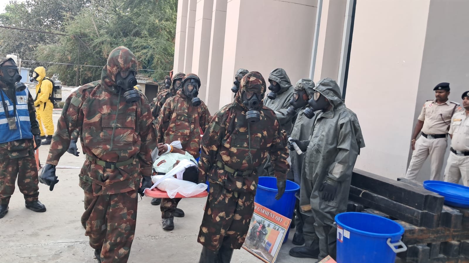 हिंदी समाचार | सोना माधुरी अखिलेश सरस्वती...