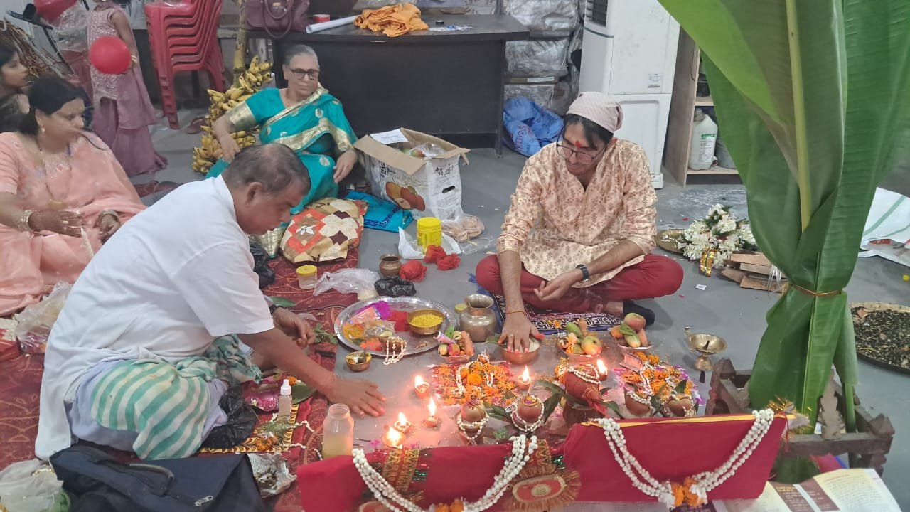 हिंदी समाचार | मंगलम पेपर्स एंड कार्ड्स के...