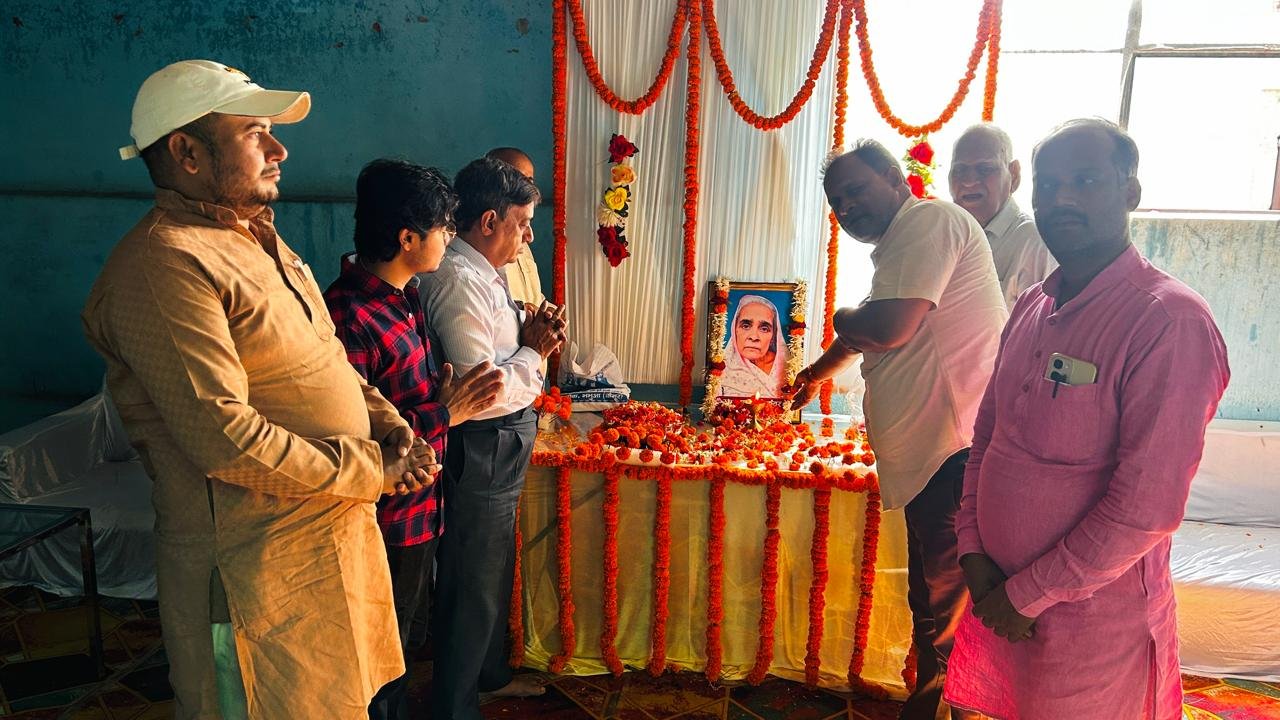 हिंदी समाचार | भागीरथी कुंवर के श्राद्ध में...