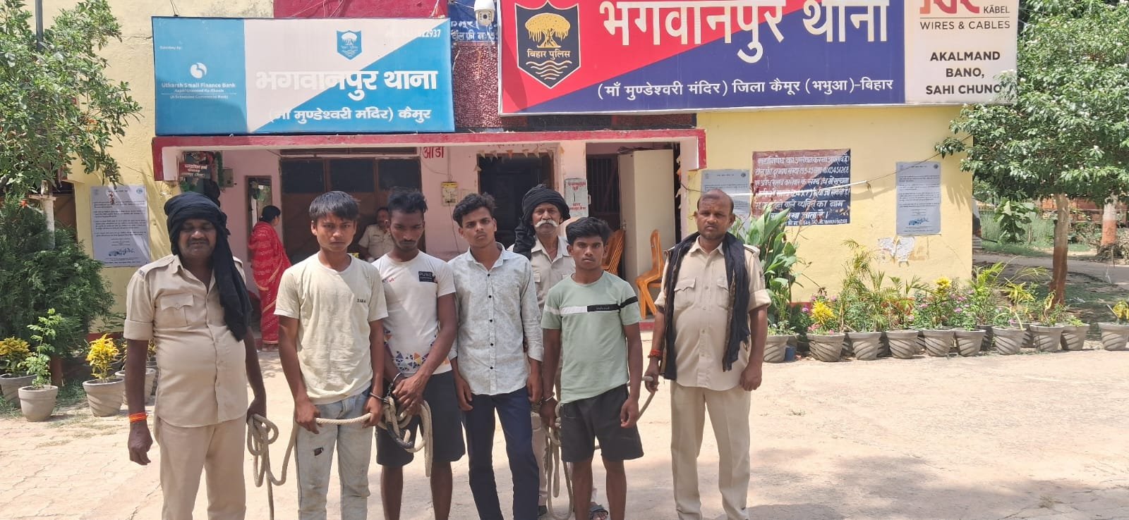 हिंदी समाचार | भगवानपुर थाना ने चार युवा चोर...
