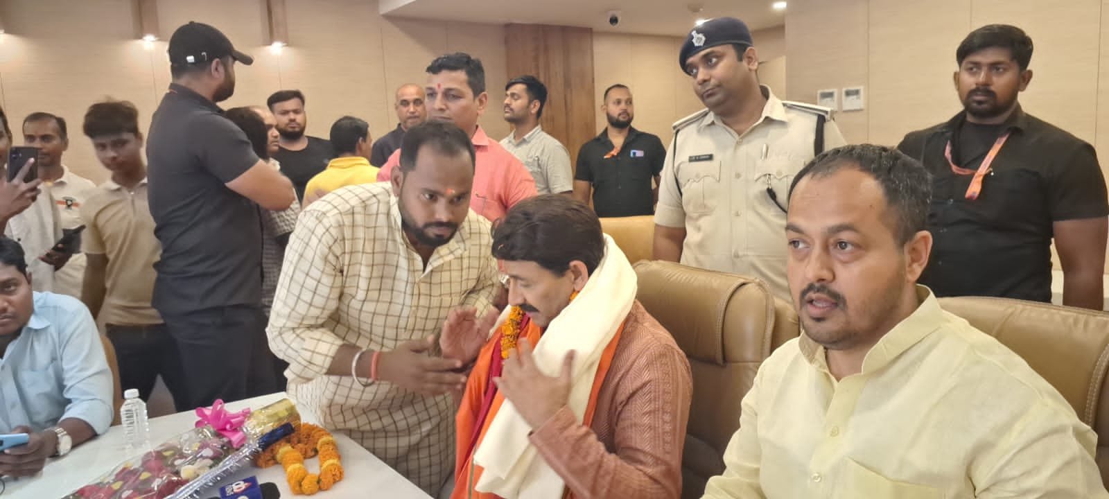 हिंदी समाचार | डेहरी में सांसद मनोज तिवारी...