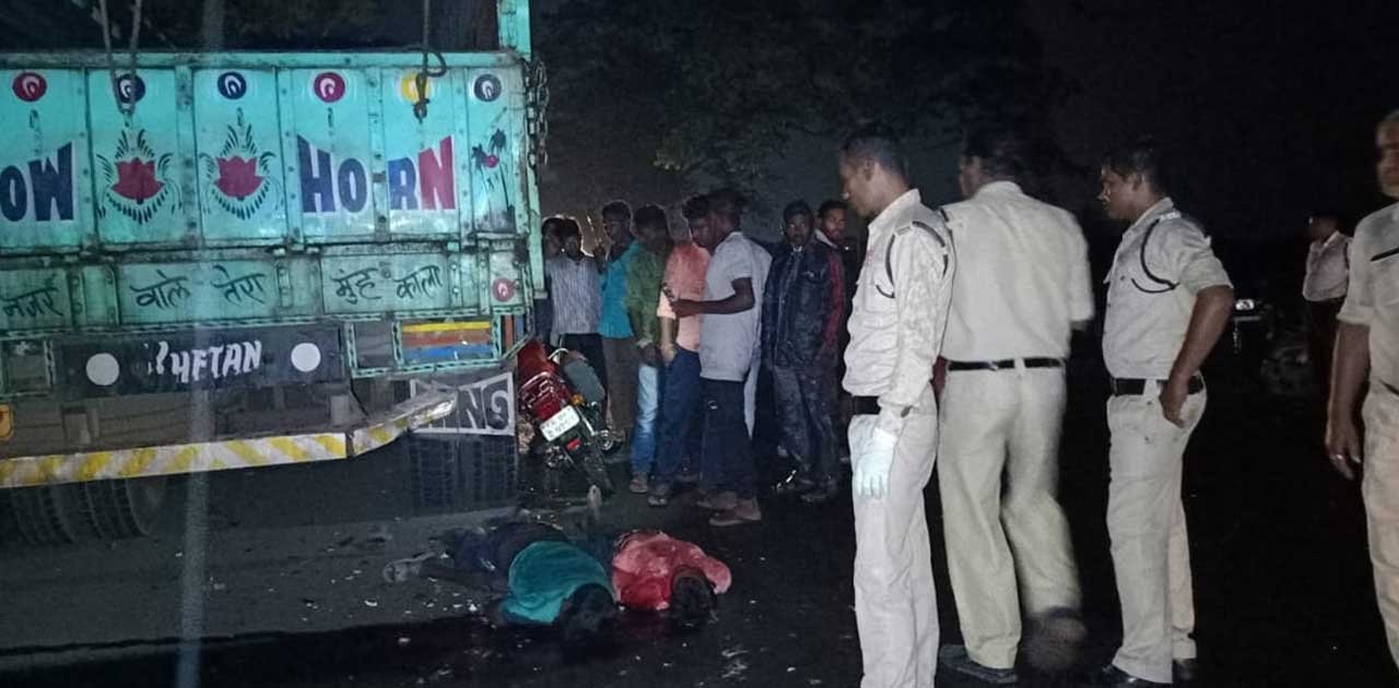 हिंदी समाचार |ट्रक को रोड में खडा कर खाना खा...