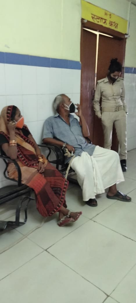 हिंदी समाचार |शराब माफियाओं ने पुलिस पर...