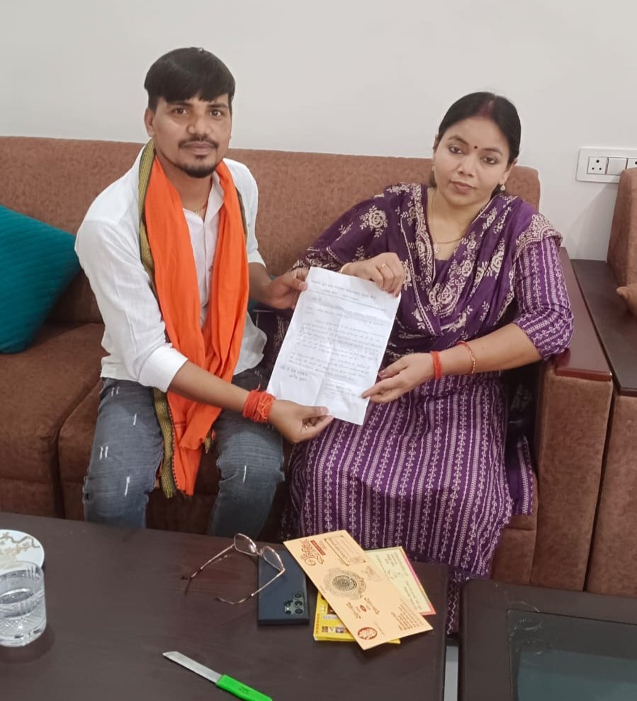 हिंदी समाचार | समाज सेवक द्वारा विद्यालय की...
