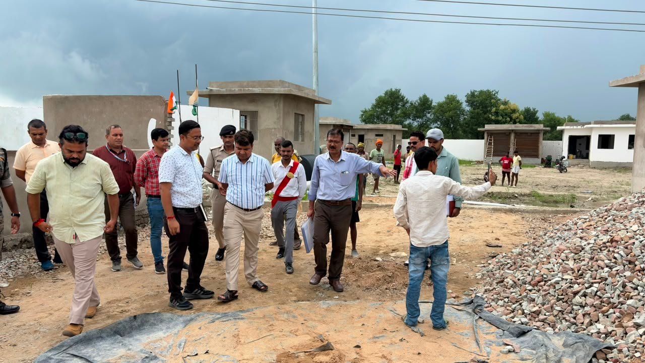 हिंदी समाचार |डीएम ने कोचस प्रखंड का भ्रमण...