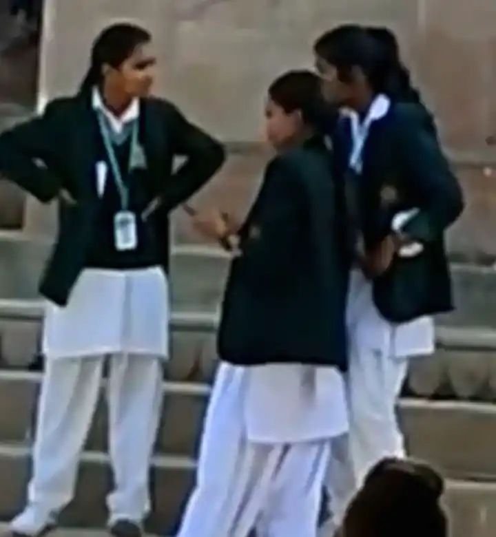 हिंदी समाचार |स्कूली छात्रो ने घाट पर उड़ाए...