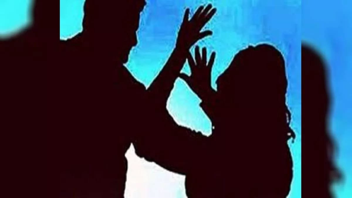 हिंदी समाचार | यूनानी डॉक्टर पर महिला से...