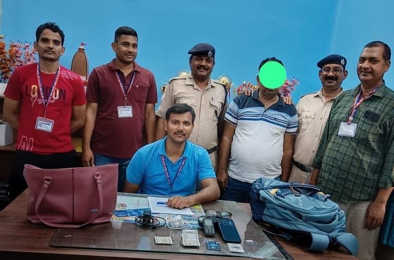 हिंदी समाचार |आरपीएफ ने किया एक चोर को...