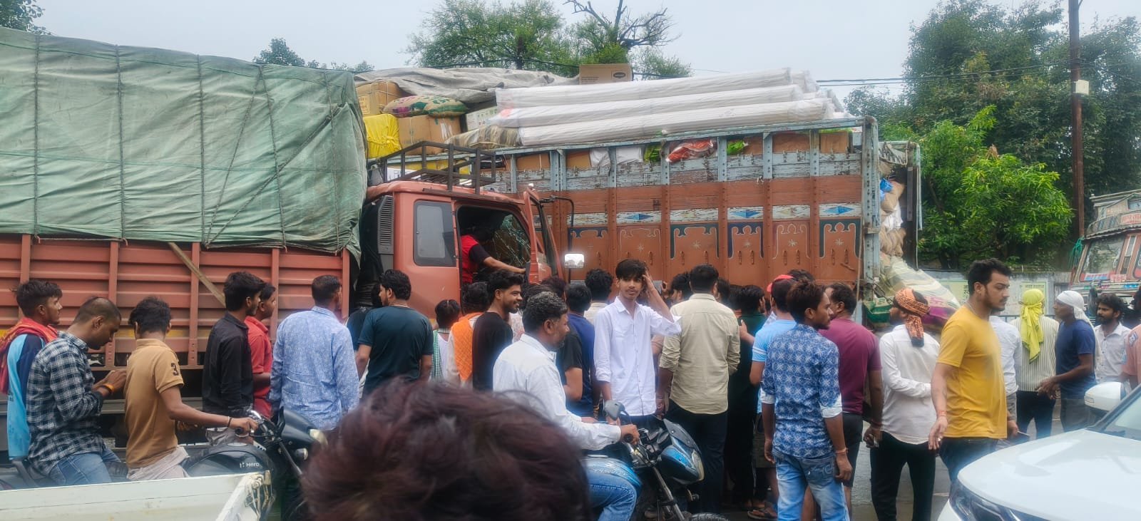 हिंदी समाचार | पीएम श्री  स्कूल के पास दो...