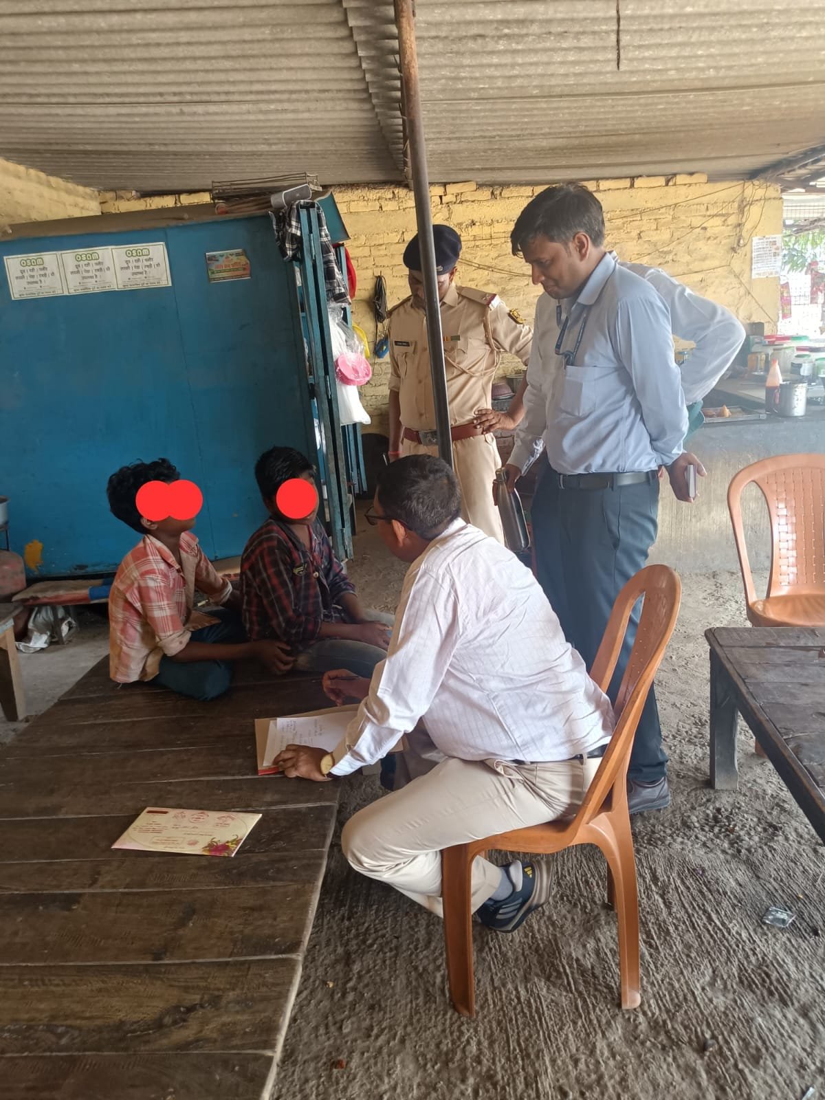 हिंदी समाचार |ढाबा से दो बाल श्रमिक कराए गए...