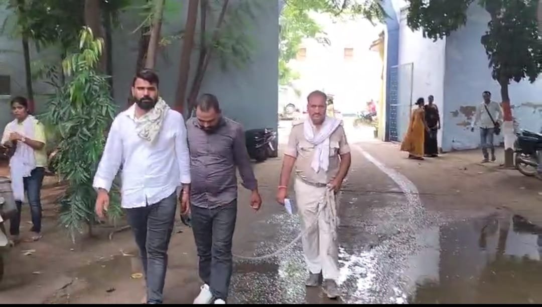 हिंदी समाचार | पुलिस लिखी स्कॉर्पियो से शराब...