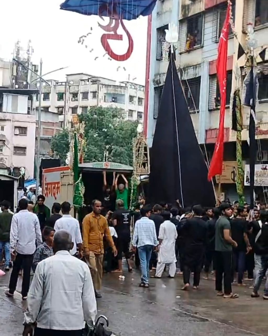 हिंदी समाचार |भारी बारिश के बावजूद निकला...